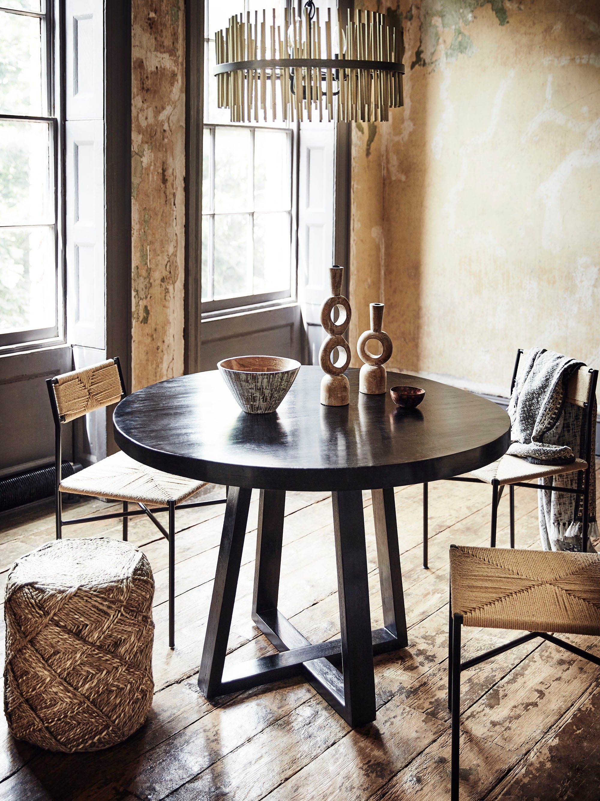 Black Round Dining Table